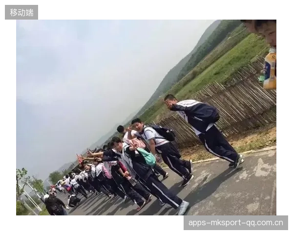 帕尔默生吃防守后冷静推射，蓝桥瞬间点燃——一场关于专注与爆发的青春故事